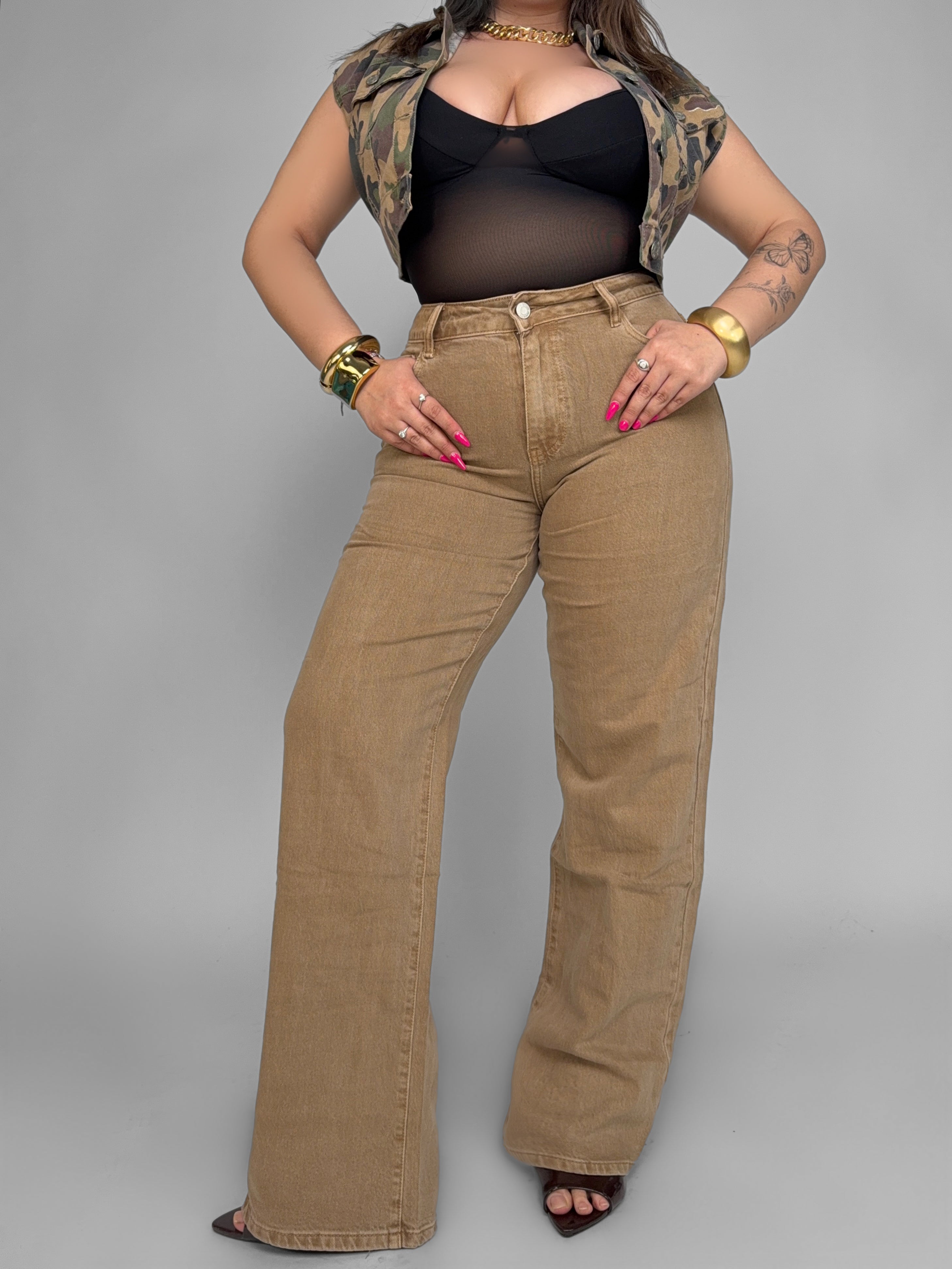CURVY FIT - Camel Jeans