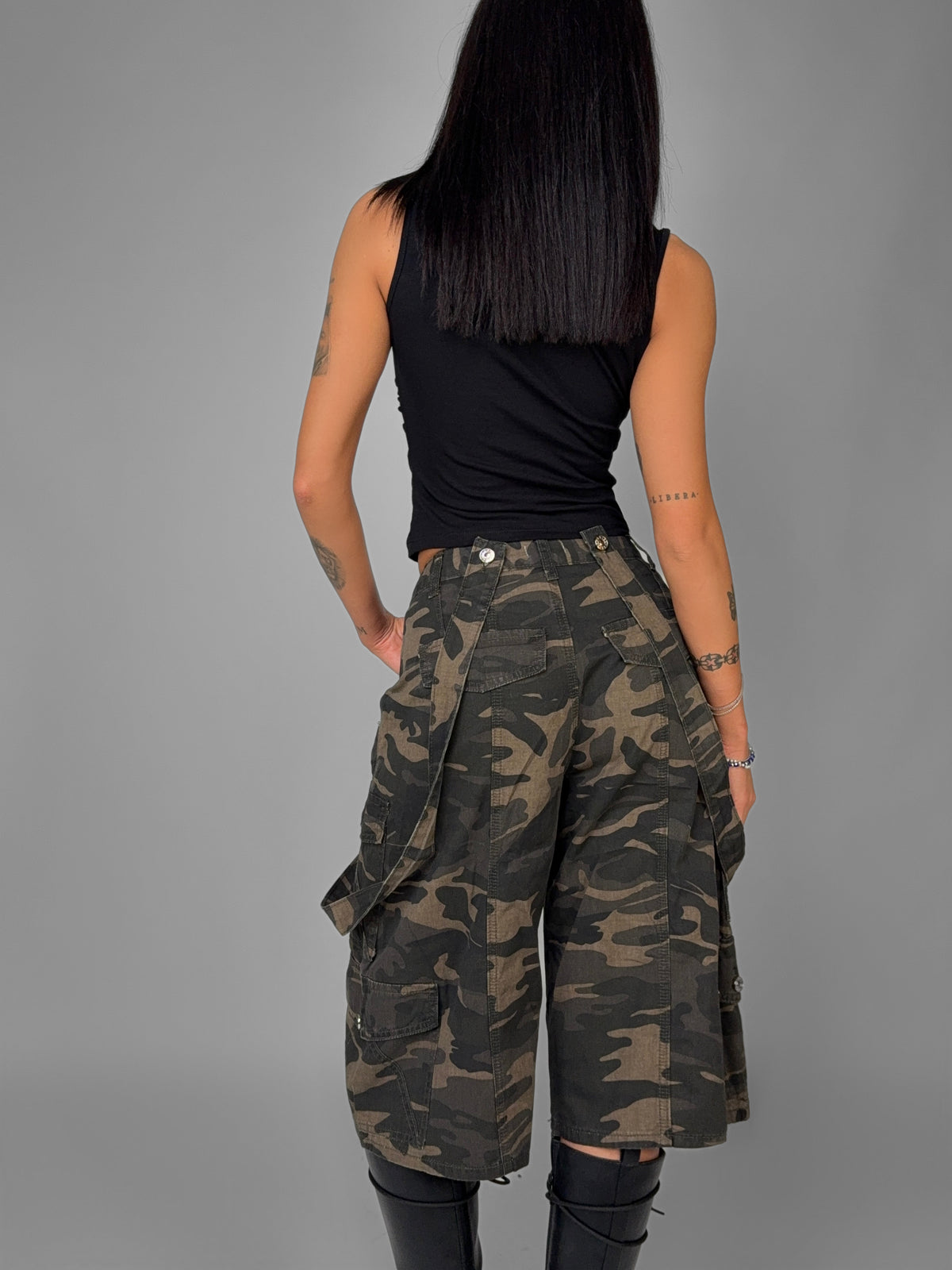 Top Ring Cut-Out-Black