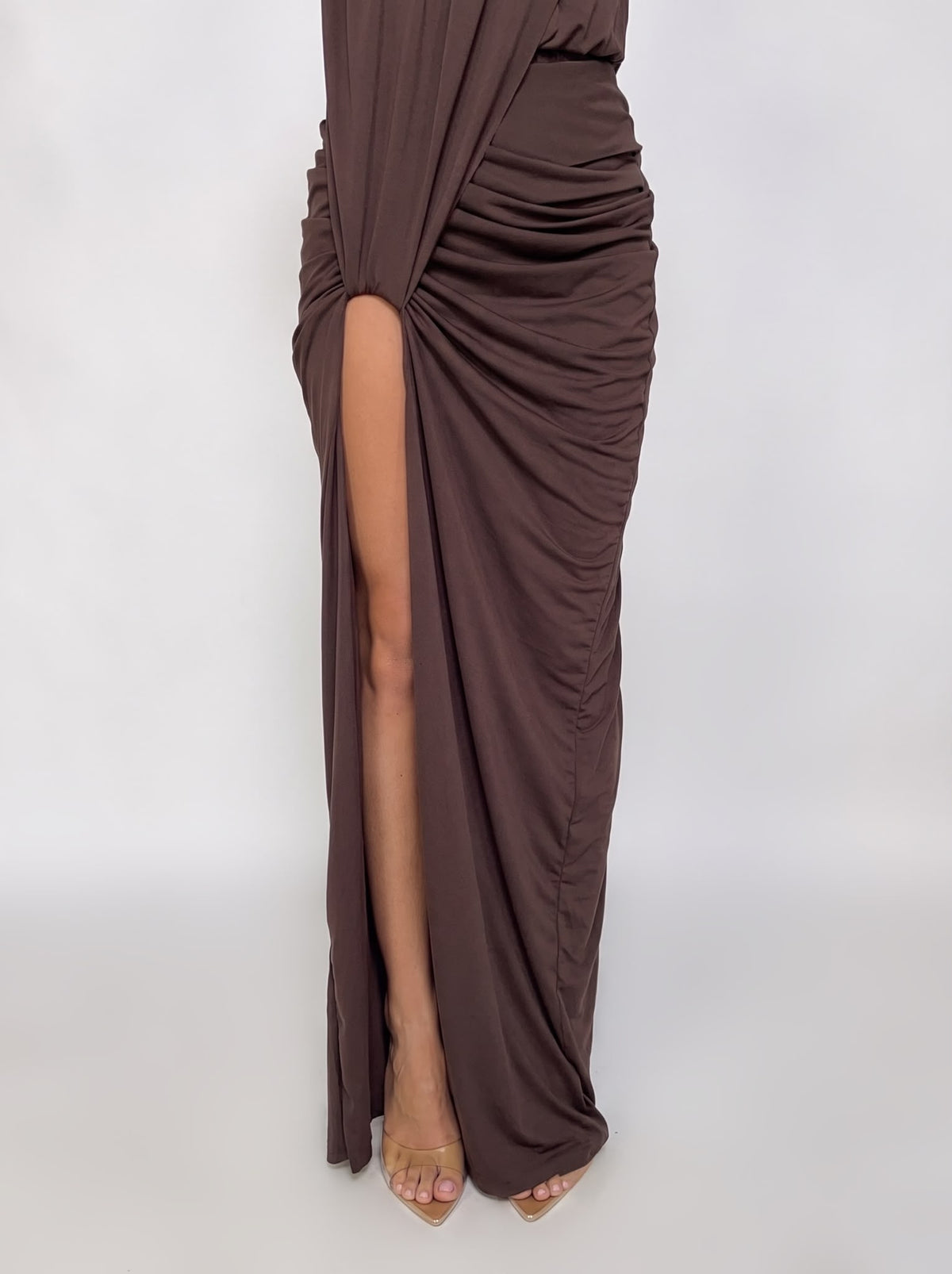 Abito Maya-Brown