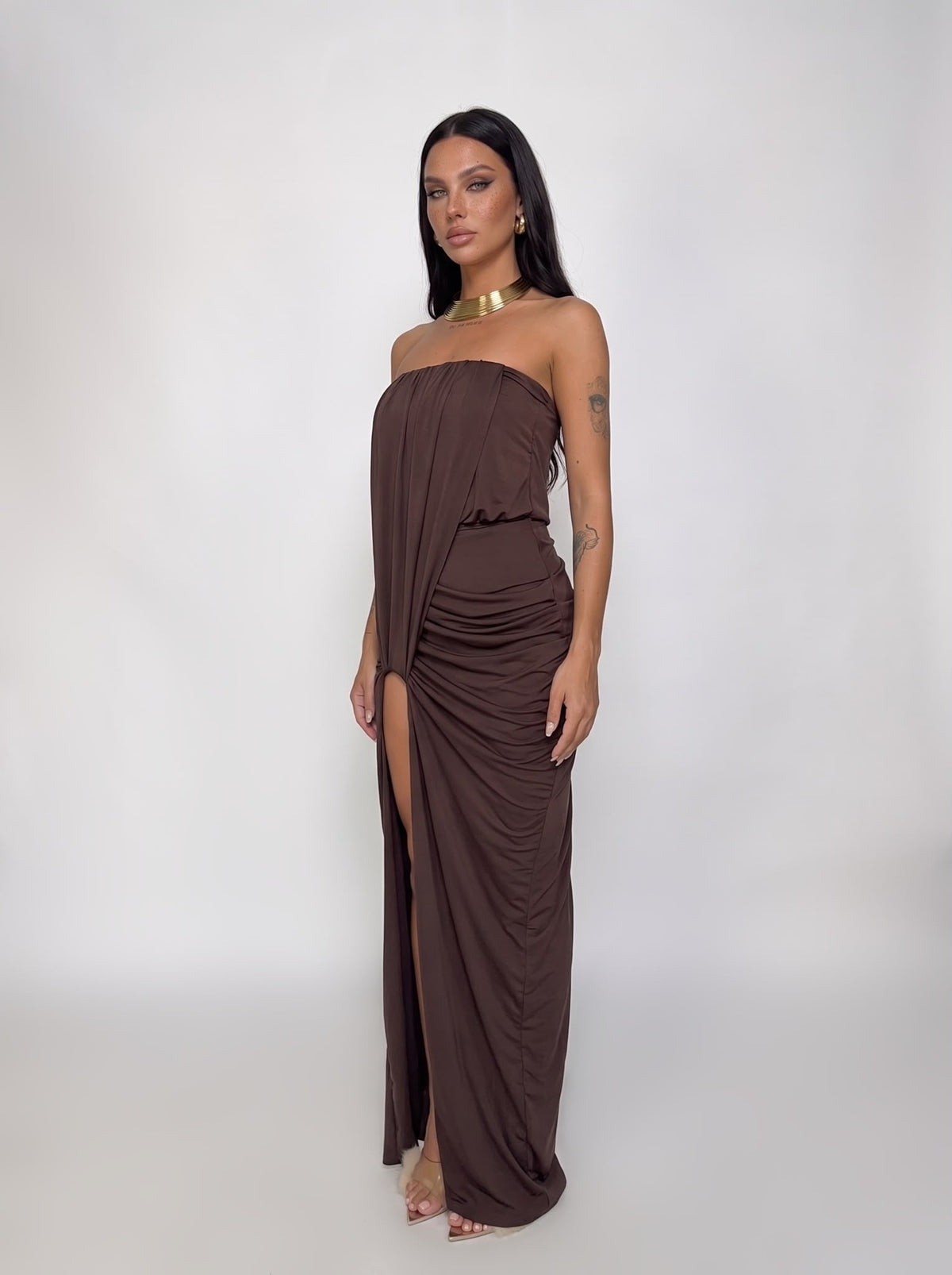 Abito Maya-Brown
