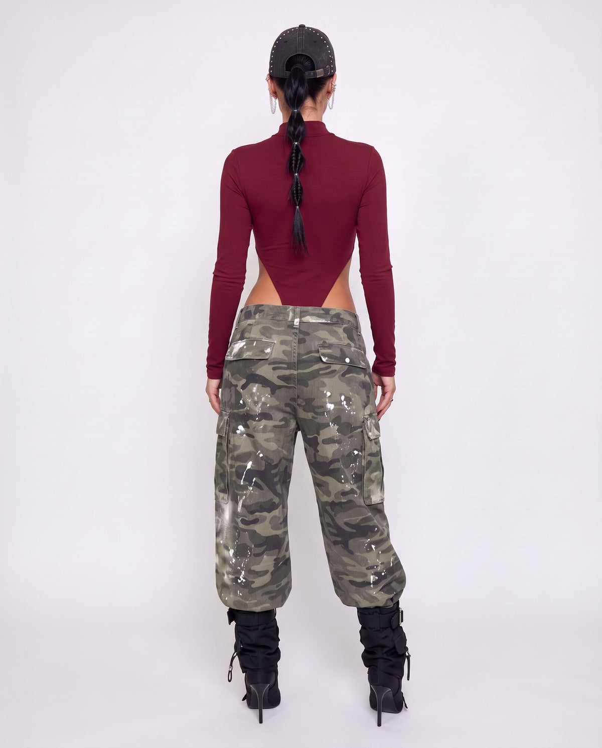 Jeans con parche militar