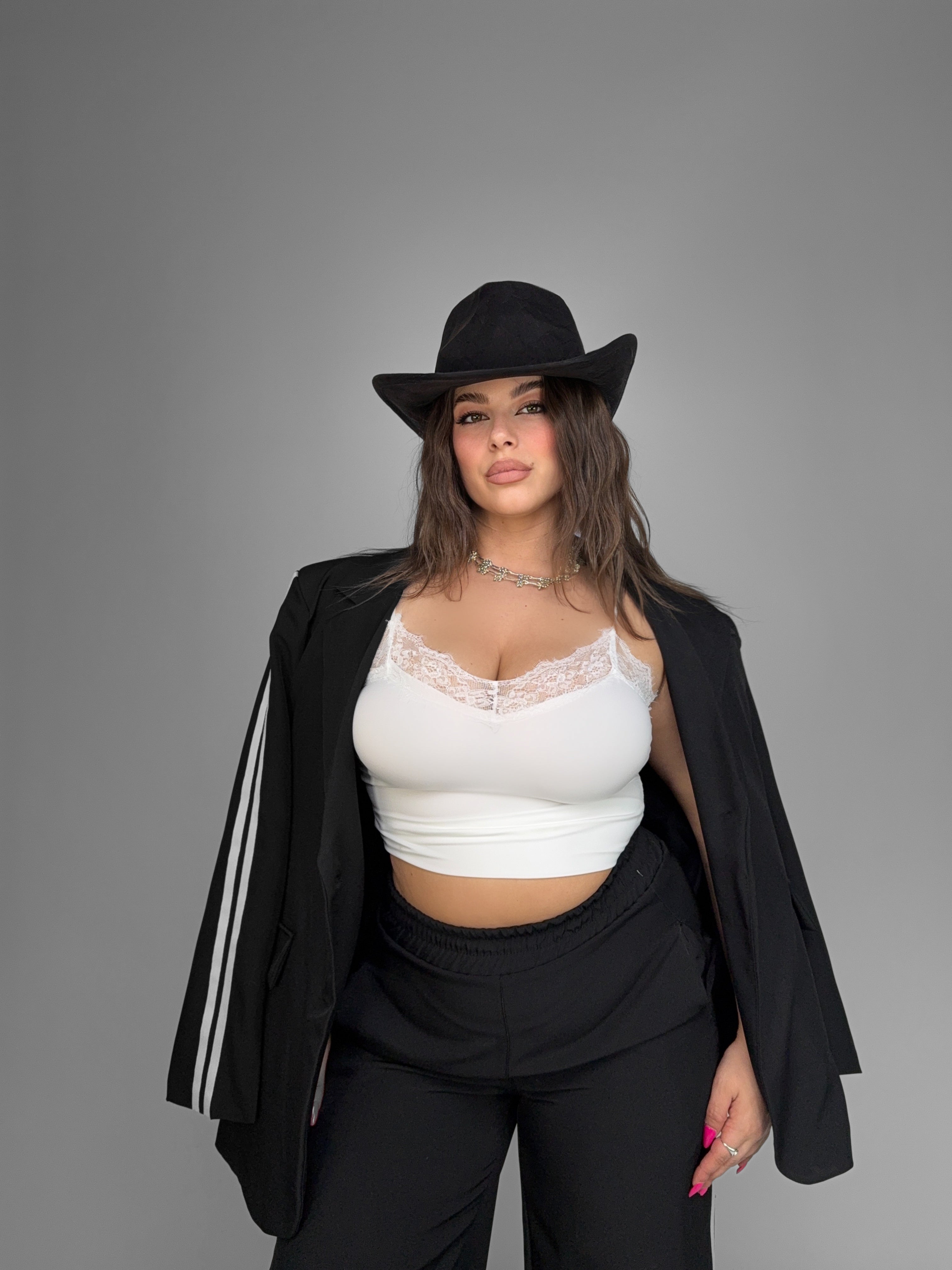 CURVY FIT - Romantic Lace Top - White
