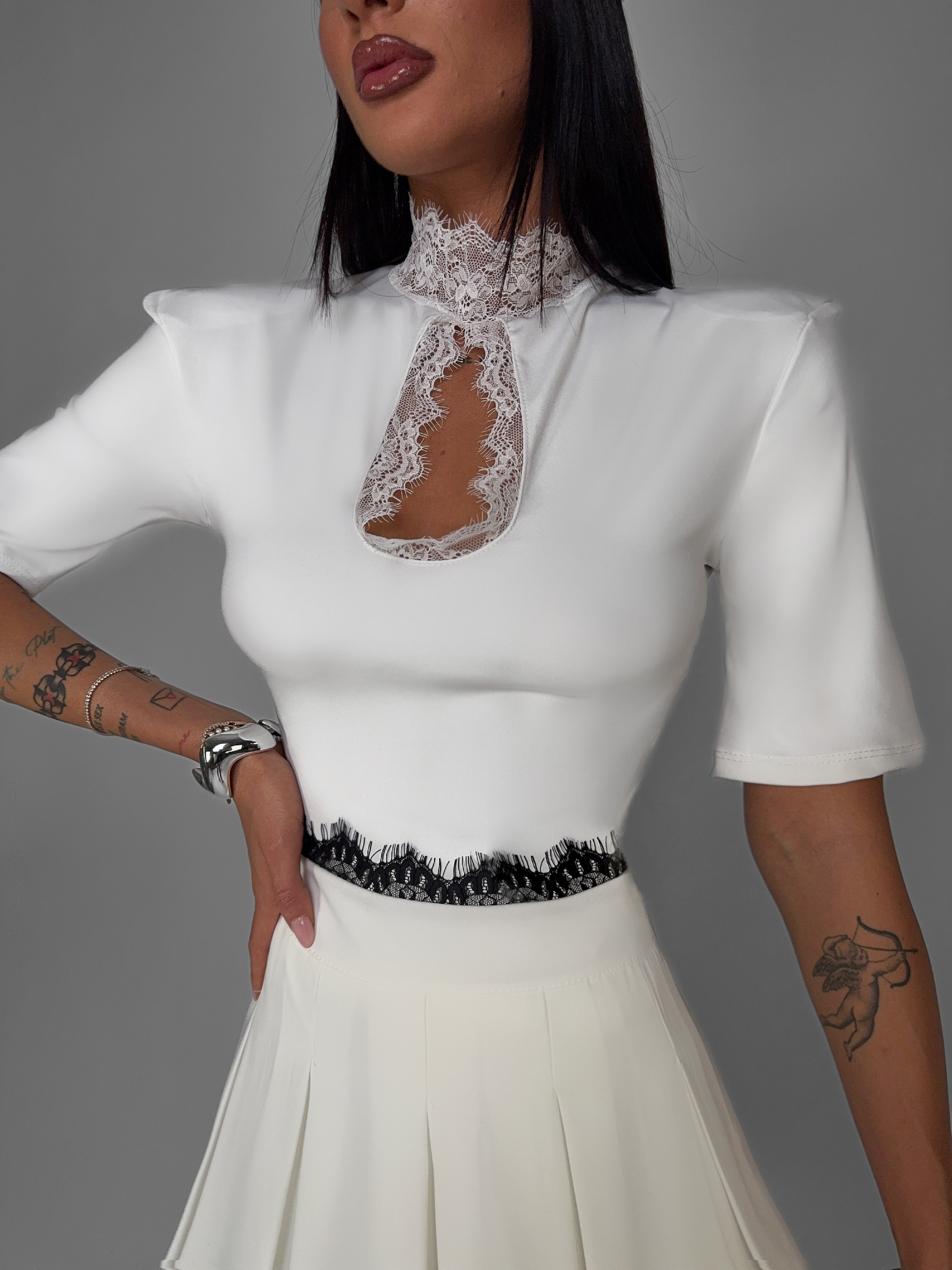 Top in pizzo con colletto - Bianco