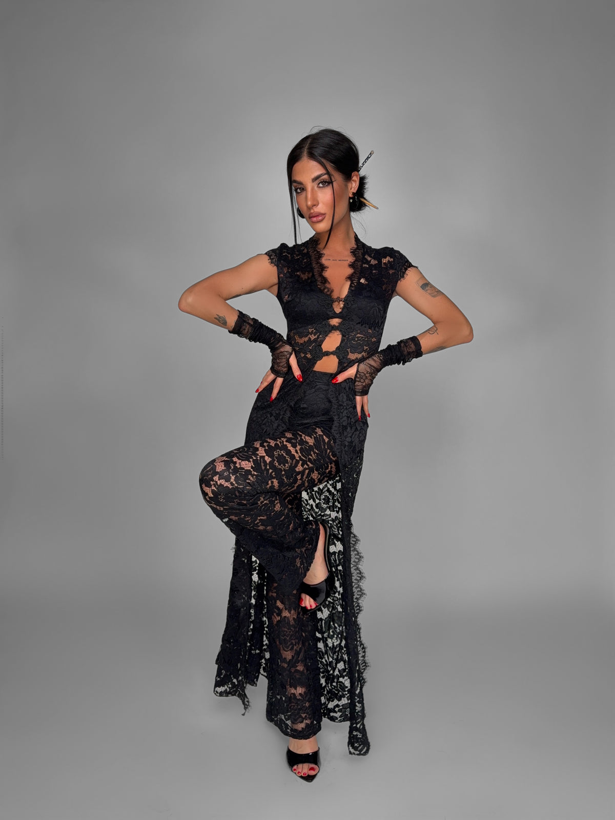 Completo Clasp Lace-Black