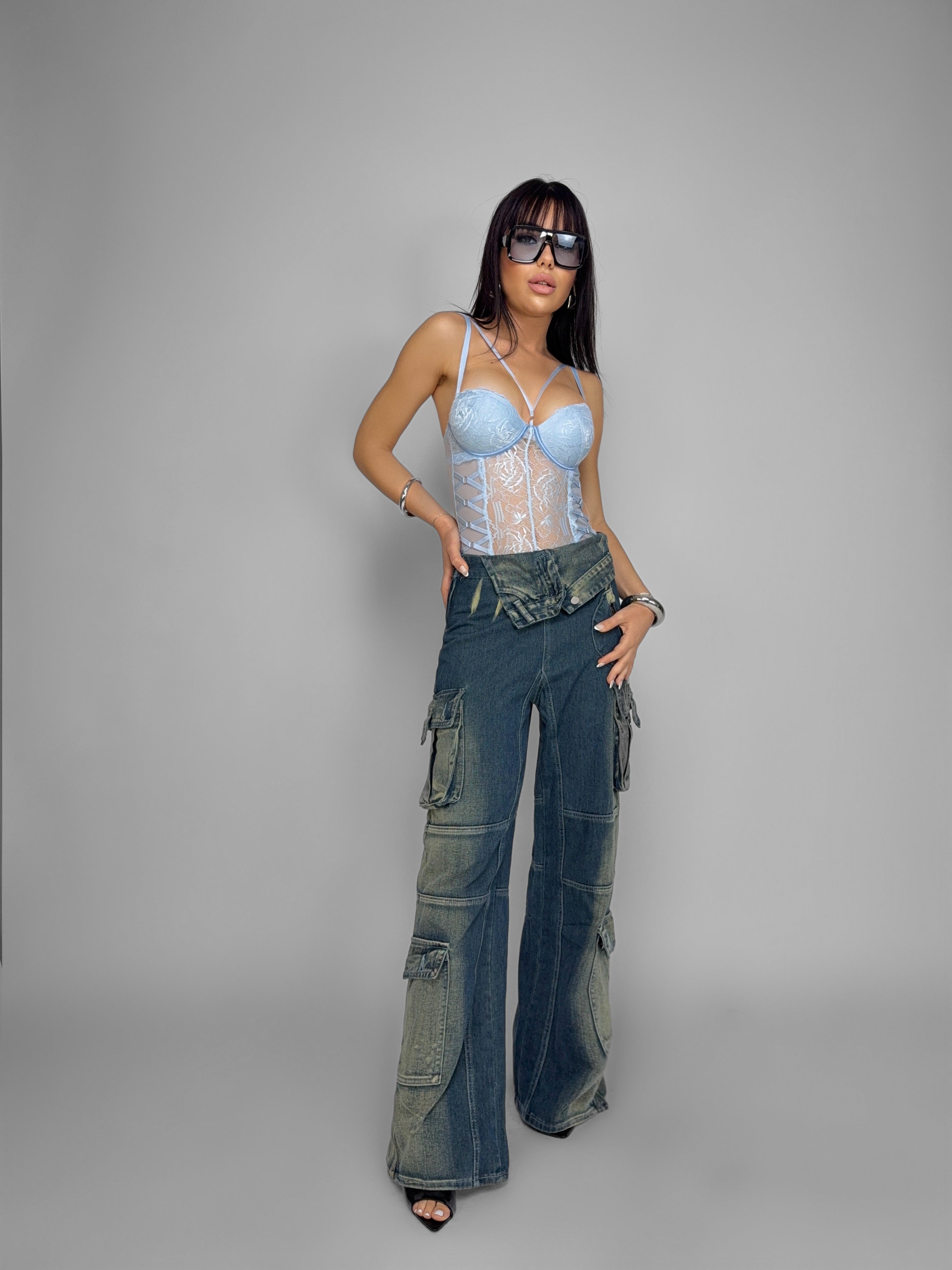 Captive Lace Blue Total Look