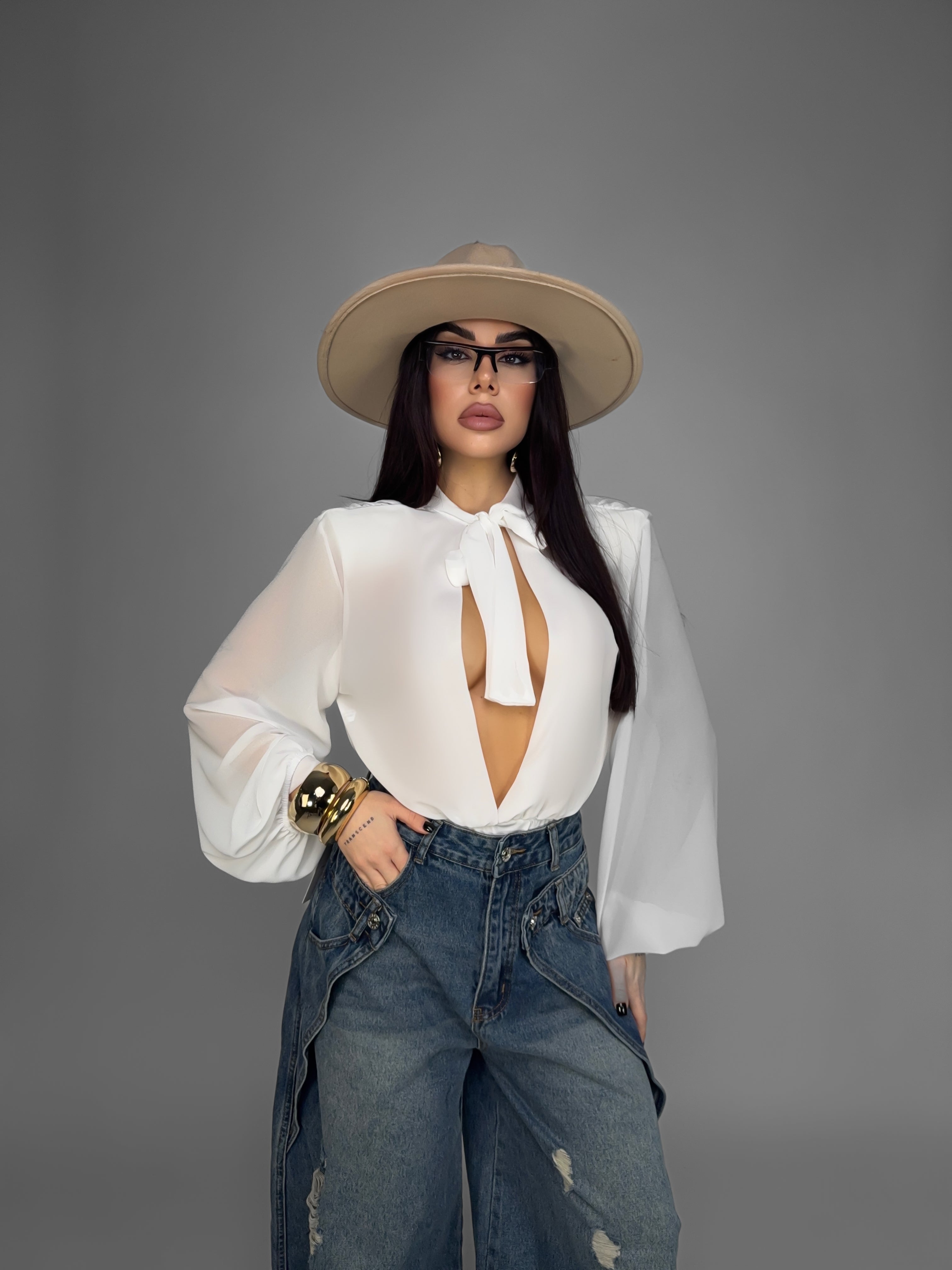 Body Collar V - White