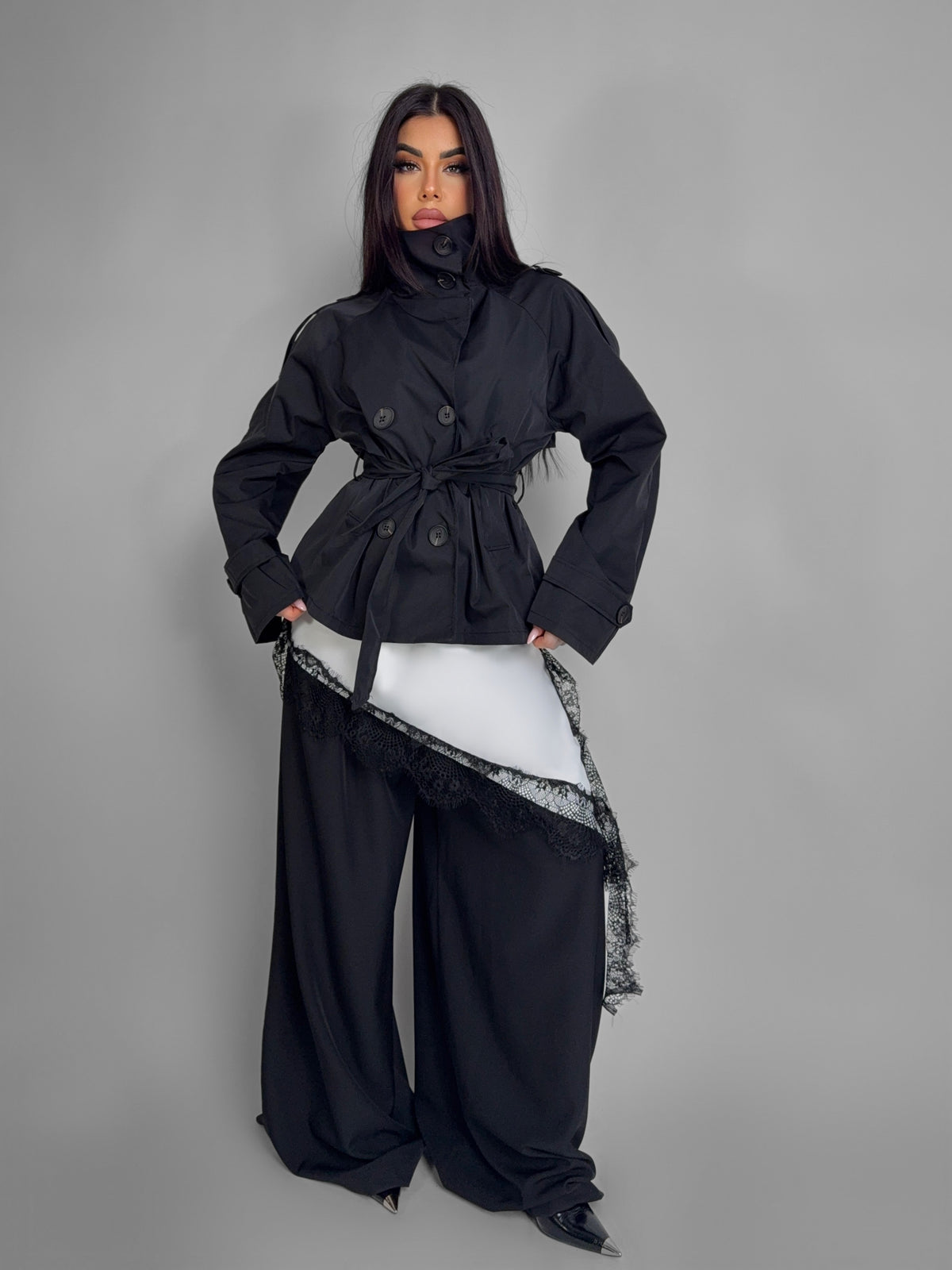 TOTAL BLACK HOLMES LOOK