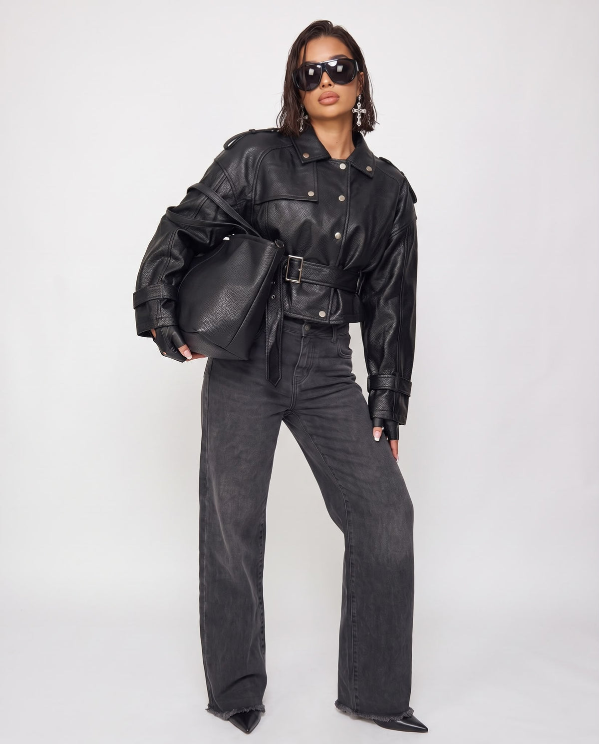 Total Look Black Icon