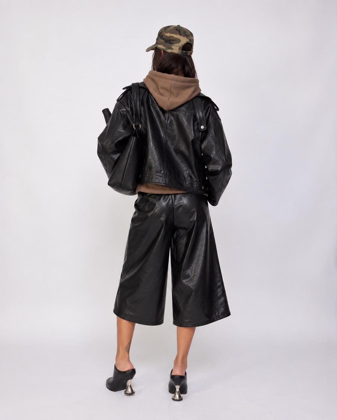 Bermuda Liquid Leather-Black