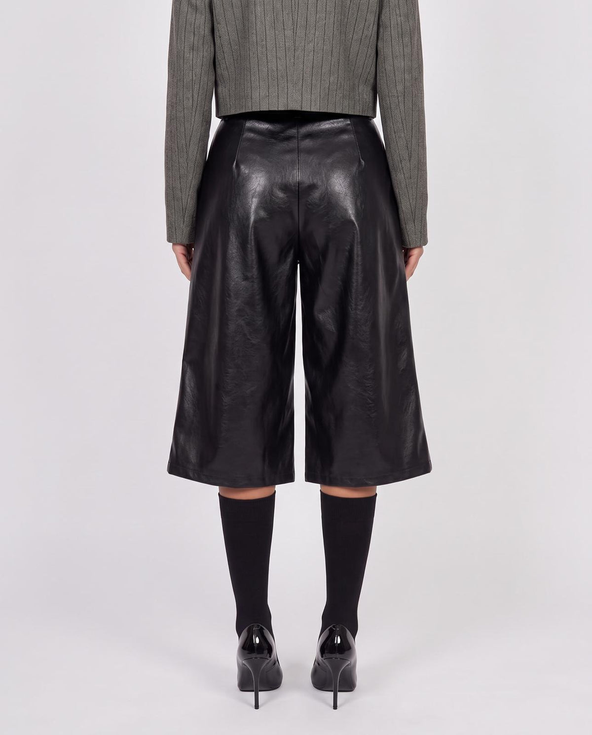 Bermuda Liquid Leather-Black